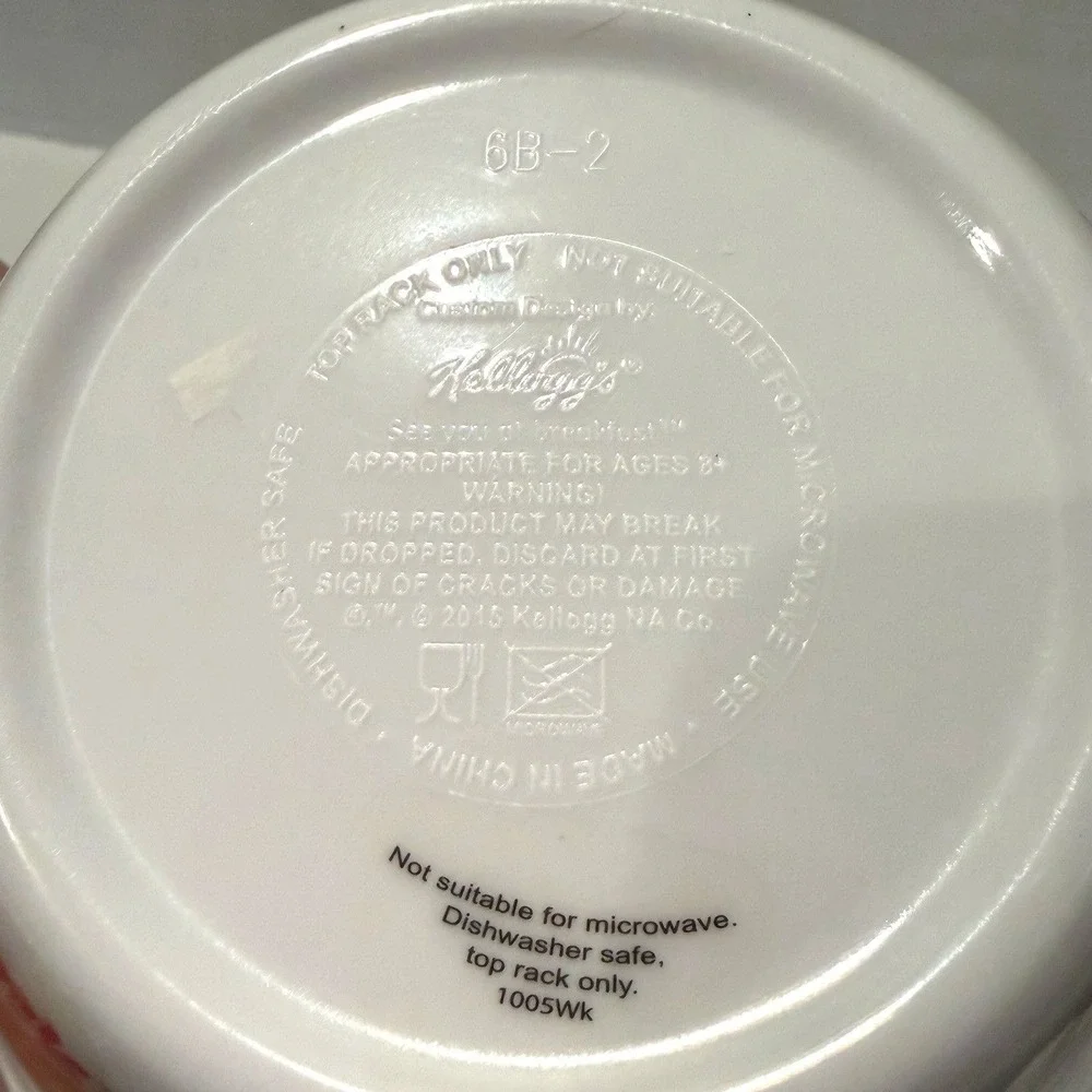 Lot Of 2 Kellogg's Cereal Bowls Glow in Dark Mini Wheats Tony Tiger‎ 2015